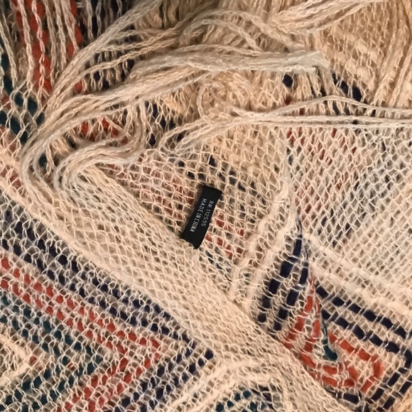 Large Open Weave Scarf/Wrap - Picture 6 of 7